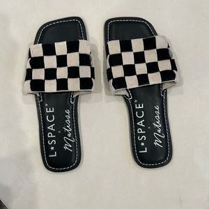 L Space checkered slides sz 6